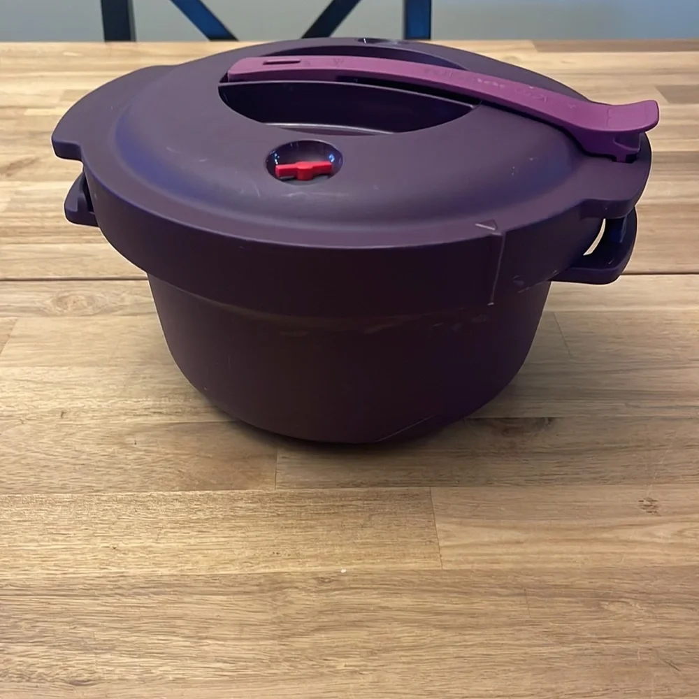 TUPPERWARE Pressure cooker